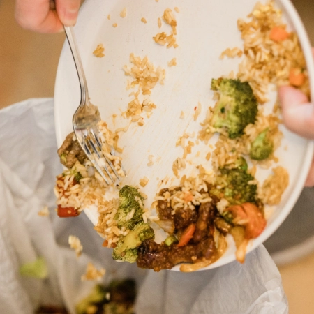 Es evidente que los seres humanos, igual que necesitamos aire para respirar, no podríamos sobrevivir sin alimentos.